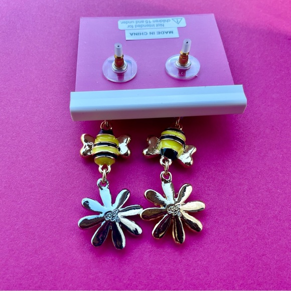 NWT Betsey Johnson Bee & Flower Earrings - Picture 7 of 8